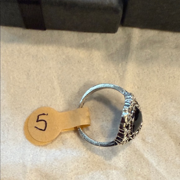 Elegant Silver and Black Ring size 5 - Picture 5 of 6